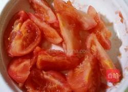 酸酸甜甜营养番茄芝士焗饭的做法图解3