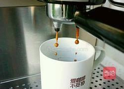 自制卡布奇诺咖啡的做法图解3