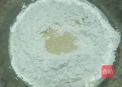 沙拉酱肉松•面包的做法图解1