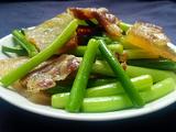 蒜苔炒腊肉的做法[图]