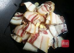 蒜苔炒腊肉的做法图解2