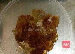 桃胶丑耳莲子羹的做法图解1
