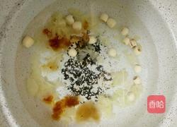 桃胶丑耳莲子羹的做法图解4