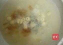 桃胶丑耳莲子羹的做法图解6