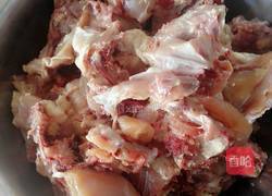 炖鸡架骨的做法图解1