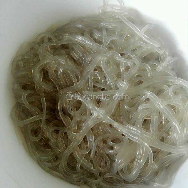 细粉用热水浸泡二十分钟