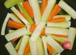 猪肉焖菜的做法图解3