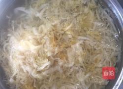 大骨头炖酸菜的做法图解3