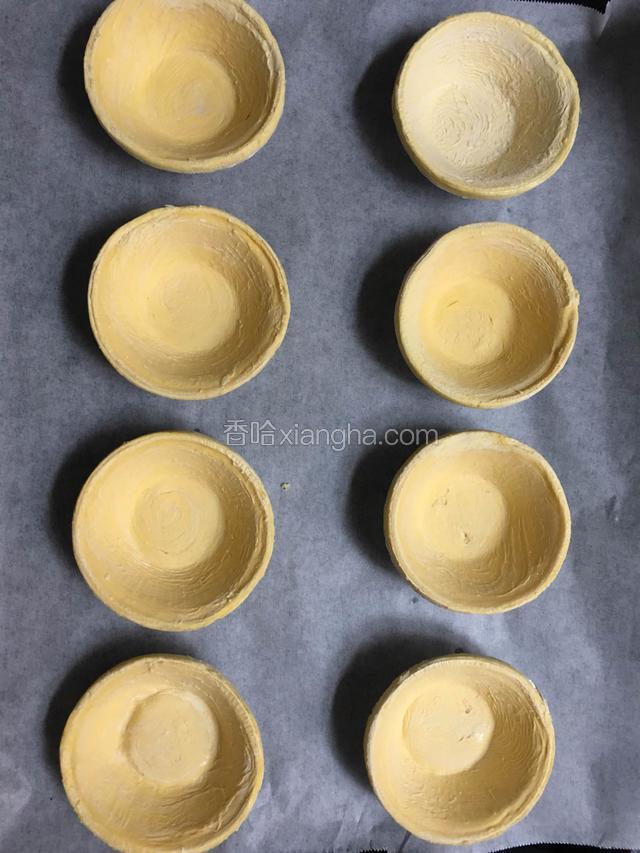 接下来把挞皮取出回温下