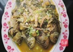 咸菜烧鲫鱼的做法图解15