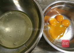 菠菜泥戚风蛋糕的做法图解4