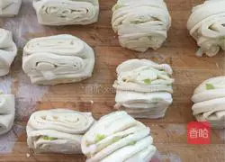 Illustration of how to make fried steamed buns 14