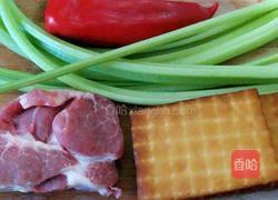 芹菜肉丝炒香干的做法图解1