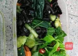 凉拌青瓜木耳胡萝卜的做法图解2