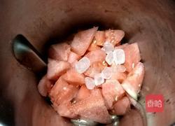 鲜榨西瓜汁的做法图解4