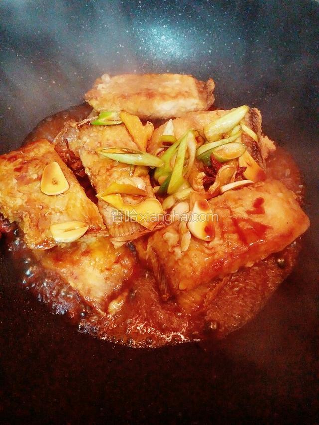 倒入调好的料汁