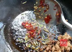 Illustration of how to make fried rice with minced meat and mushrooms 6