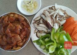 瘦肉炒杂蔬的做法图解1