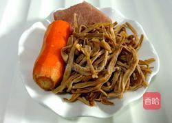 黄花菜炒肉丝的做法图解1