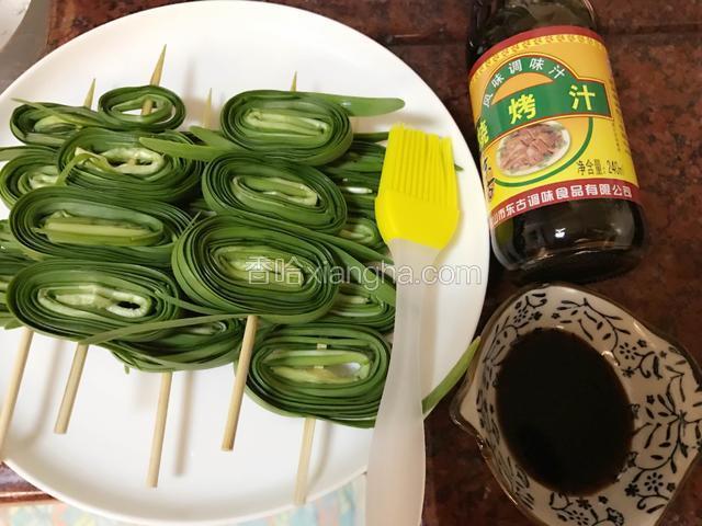 两面刷上烧烤汁