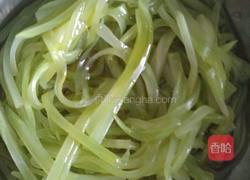 炝椒油莴笋丝的做法图解7