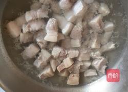 红烧肉烧鹌鹑蛋的做法图解1