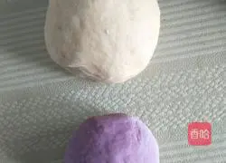 Illustration of how to make carrot, purple sweet potato and flowering steamed buns 1