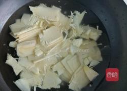 腊肠炒春笋的做法图解3