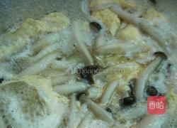 蟹味菇鸡蛋汤的做法图解5