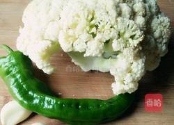 青椒炒有机花菜的做法图解1