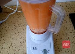 鲜榨胡萝卜苹果汁的做法图解5