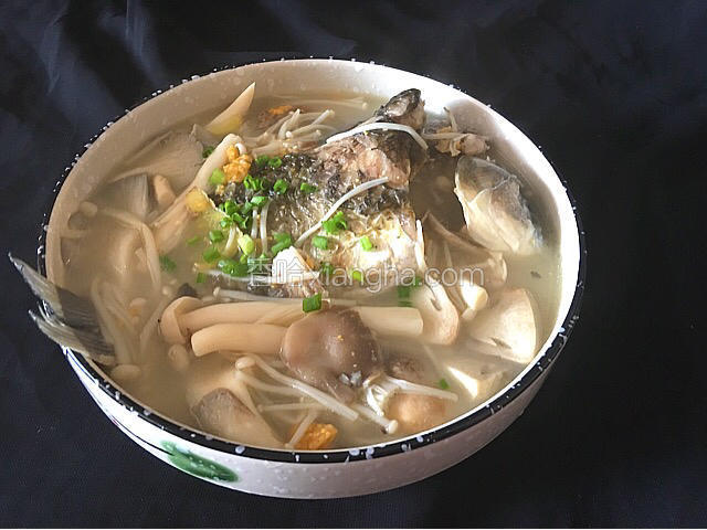 鲫鱼杂菇汤