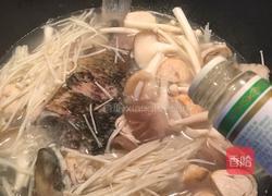 鲫鱼杂菇汤的做法图解6