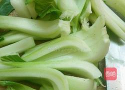 青菜炒河粉的做法图解1