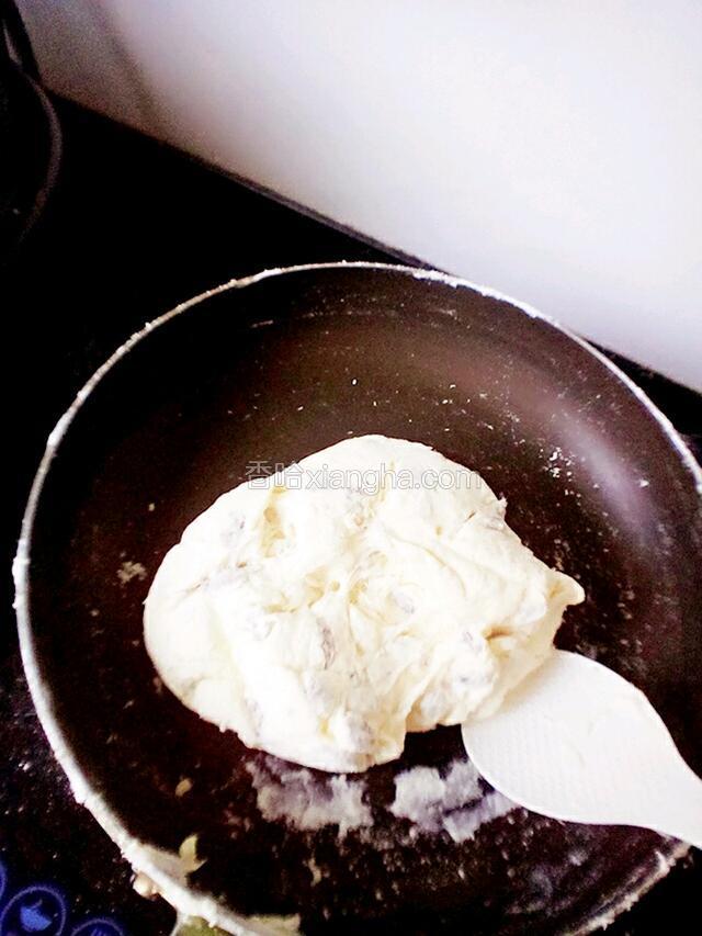 翻炒到材料全部混合       注：这个步骤，真心好累(ಥ_ಥ)！