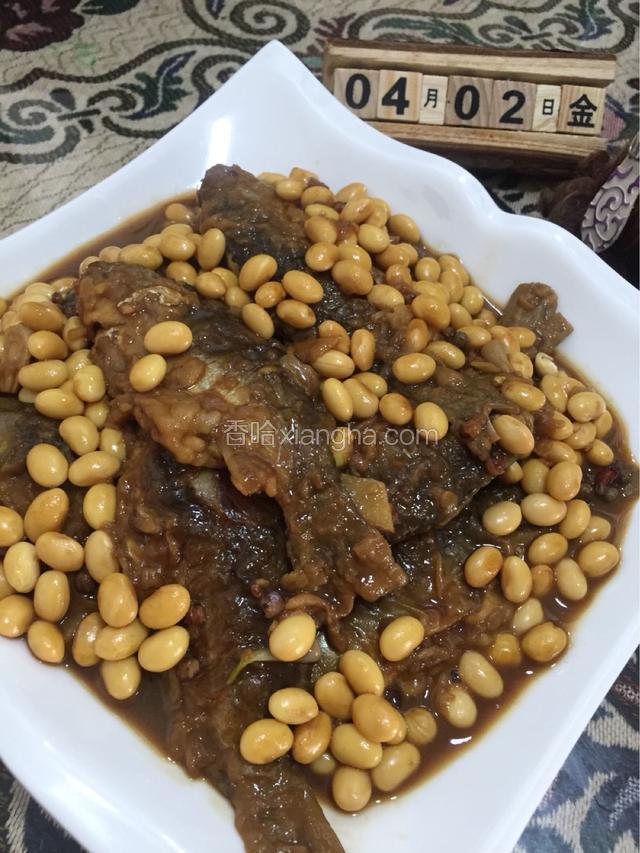 小鱼熬豆做好啦 微微的辣味香香的豆子味道好极了