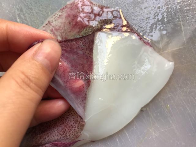 然后撕掉这层黑皮