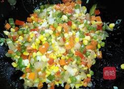 海鲜菠萝炒饭的做法图解1