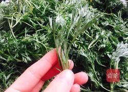 粉蒸清香白蒿的做法图解2