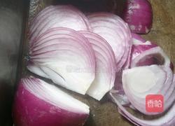 洋葱滚豆腐的做法图解2