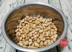 煮五香花生米的做法图解1