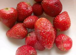 草莓汁的做法图解1