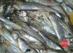 香炸鱼仔的做法图解2