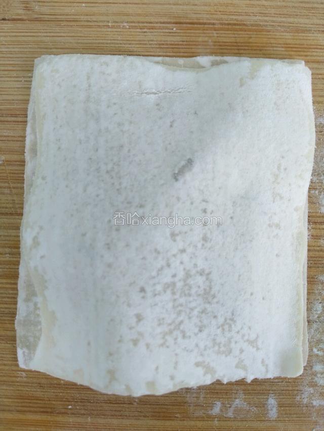 再盖上一块扁肉皮
