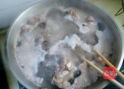 排骨玉米海带汤的做法图解1