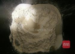 花型豆沙面包的做法图解3