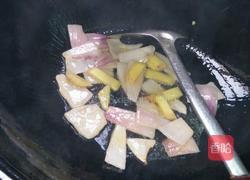 灯笼椒炒五花肉的做法图解2