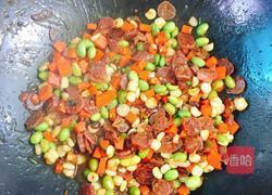 腊肠三色焖饭的做法图解7