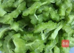 肉末苦瓜的做法图解1