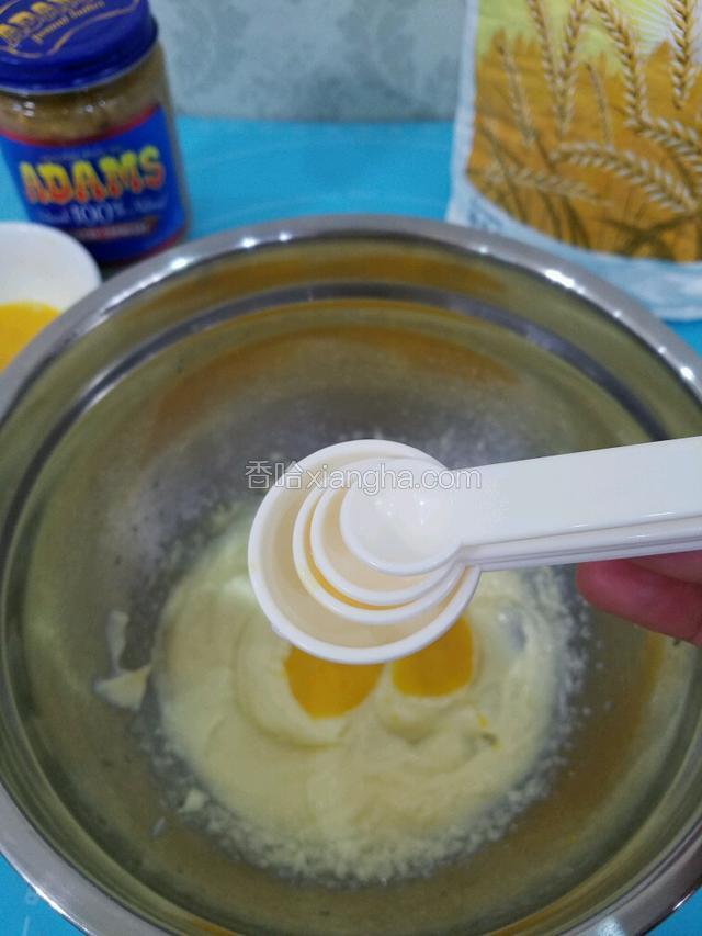 我是这种四只装的，小剂量量勺，很方便。推荐经常做饼干或者做面点的可以买一套，量蛋液和酵母很精确，因为用电子秤，几克东西，电子秤一般没什么反应。